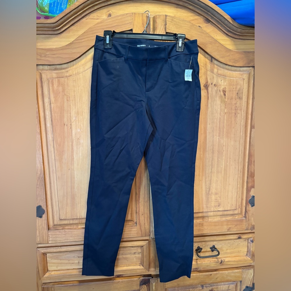 Old Navy Ladies High Rise Pixie Navy color Pants. Secret Smooth pockets.